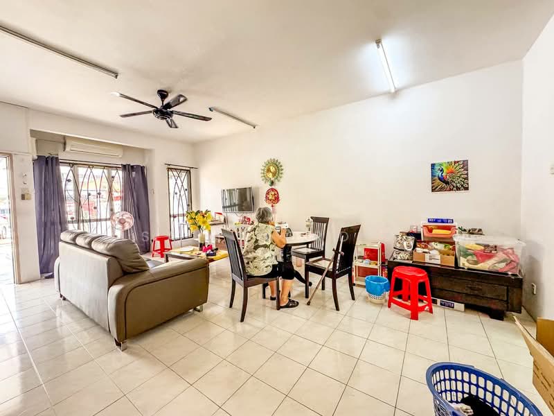 Rumah Teres 2 Tingkat untuk Dijual di Setia Impian (Setia Alam) - Sa'a Nordin - Living Room - PropertyGuru.com.my