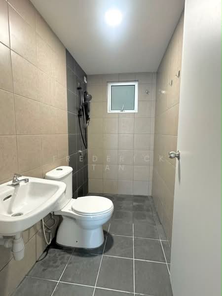 Kondominium untuk Disewa di Residensi Dutamas Dahlia - Frederick Tan - Bathroom - PropertyGuru.com.my