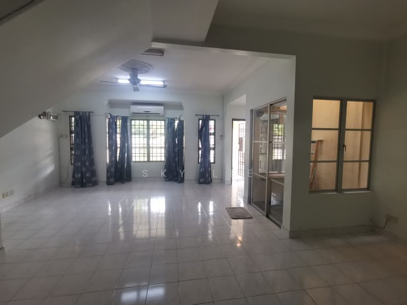 2-storey Terraced House for Sale in Taman Putra Prima (Puchong) - Sky Lee - Living Room - PropertyGuru.com.my