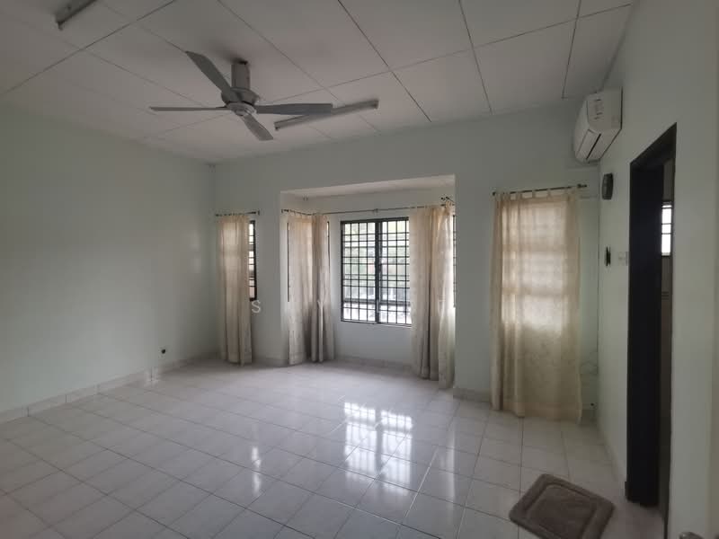 2-storey Terraced House for Sale in Taman Putra Prima (Puchong) - Sky Lee - Living Room - PropertyGuru.com.my