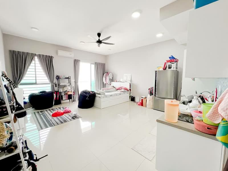Service Residence for Sale at Cybersquare - Amzar Faiz - PropertyGuru.com.my