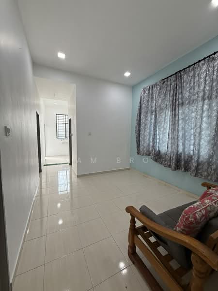 Rumah Teres 1 Tingkat untuk Disewa di Taman Nasib (Kluang) - Sam Bro - Living Room - PropertyGuru.com.my