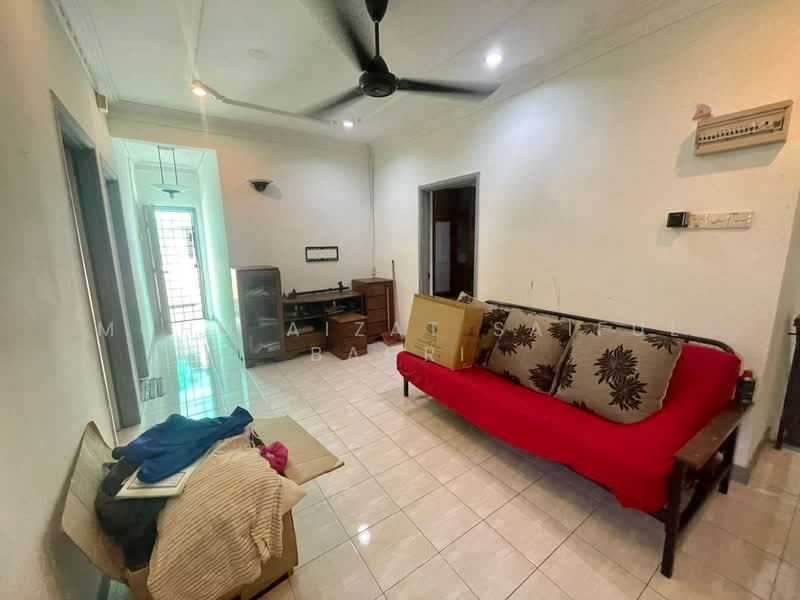 2-storey Terraced House for Sale in Seksyen 7 (Kota Damansara) - Mohd Aizat Saiful Bahri - Living Room - PropertyGuru.com.my