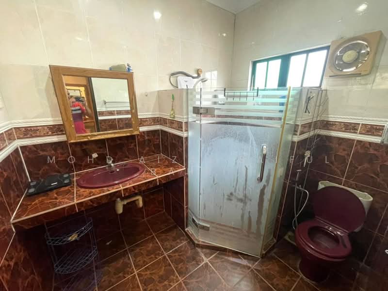 2-storey Terraced House for Sale in Seksyen 7 (Kota Damansara) - Mohd Aizat Saiful Bahri - Bathroom - PropertyGuru.com.my