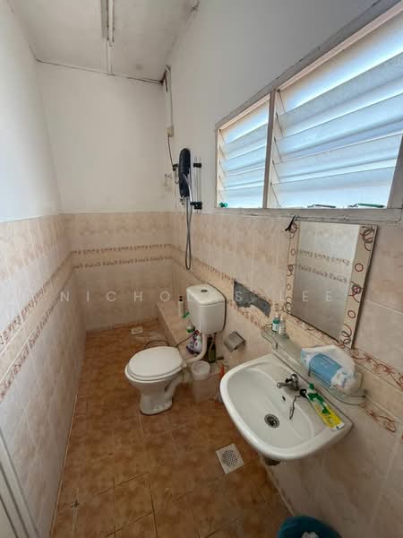 Rumah Teres 1 Tingkat untuk Dijual di Taman Muda (Simpang Pulai) - Nicholas Lee - Bathroom - PropertyGuru.com.my