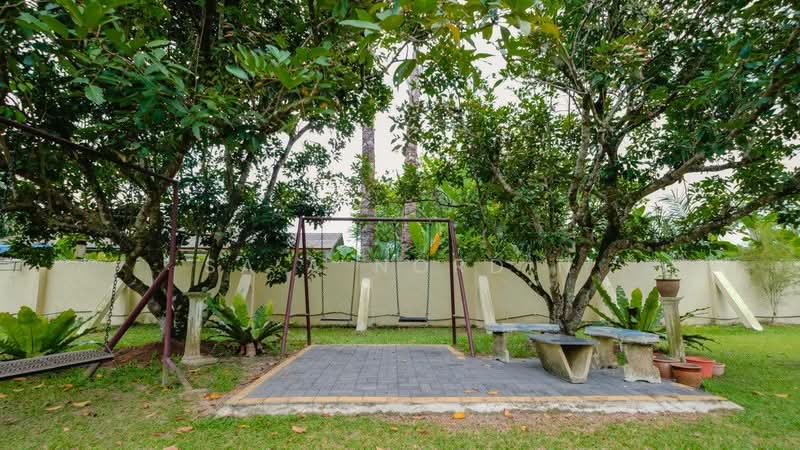 Rumah Banglo untuk Dijual di Sungai Buloh (Selangor) - Sa'a Nordin - Garden - PropertyGuru.com.my