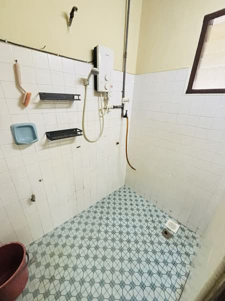 Rumah Teres 1 Tingkat untuk Disewa di Taman Titiwangsa (Kluang) - Sam Bro - Bathroom - PropertyGuru.com.my