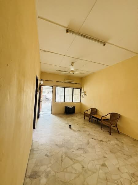 Rumah Teres 1 Tingkat untuk Disewa di Taman Titiwangsa (Kluang) - Sam Bro - Living Room - PropertyGuru.com.my