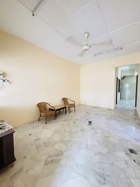 Rumah Teres 1 Tingkat untuk Disewa di Taman Titiwangsa (Kluang) - Sam Bro - Living Room - PropertyGuru.com.my