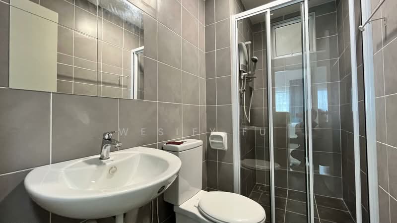 Servis Apartment untuk Disewa di Savanna Executive Suite @ Southville City - Wesley Fu - Bathroom - PropertyGuru.com.my