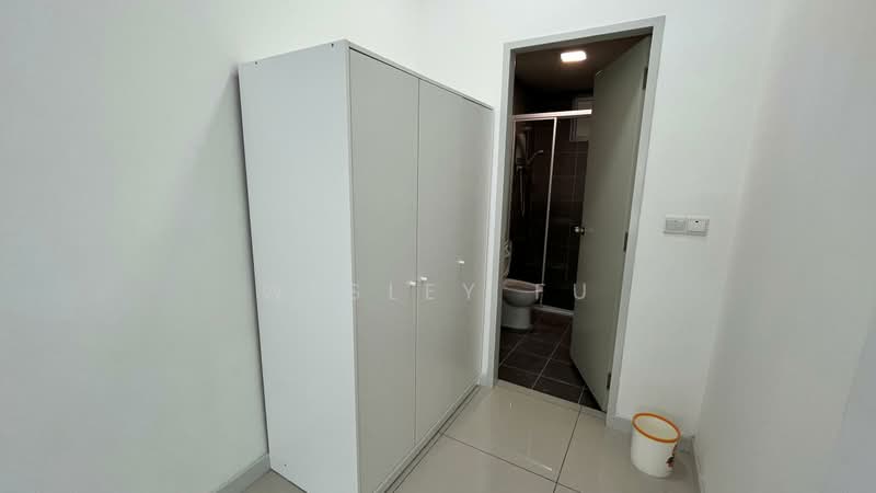 Servis Apartment untuk Disewa di Savanna Executive Suite @ Southville City - Wesley Fu - Bathroom - PropertyGuru.com.my
