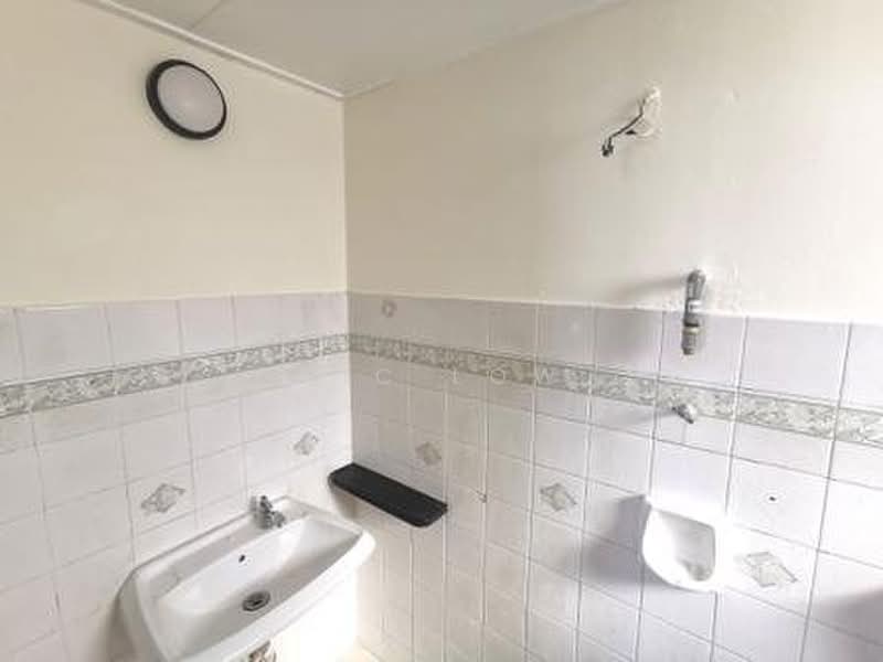 Apartment for Sale at Subang Perdana Goodyear Court 8 - Nic Low - Bathroom - PropertyGuru.com.my