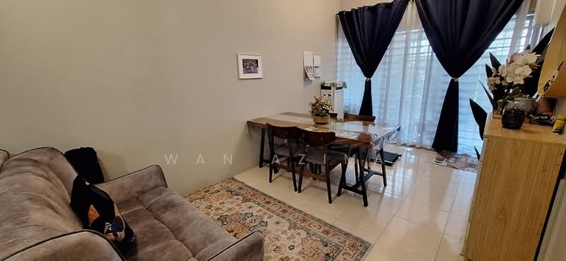 Rumah Teres 1 Tingkat untuk Dijual di Telok Panglima Garang (Selangor) - Wan Azima - Living Room - PropertyGuru.com.my