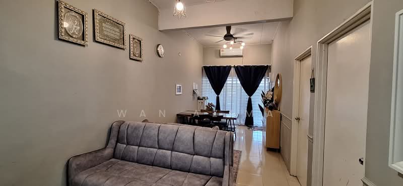 Rumah Teres 1 Tingkat untuk Dijual di Telok Panglima Garang (Selangor) - Wan Azima - Living Room - PropertyGuru.com.my