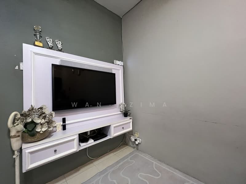 Rumah Teres 1 Tingkat untuk Dijual di Telok Panglima Garang (Selangor) - Wan Azima - Living Room - PropertyGuru.com.my
