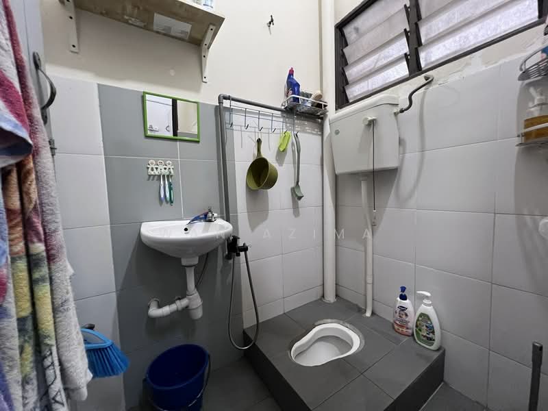 Rumah Teres 1 Tingkat untuk Dijual di Telok Panglima Garang (Selangor) - Wan Azima - Bathroom - PropertyGuru.com.my