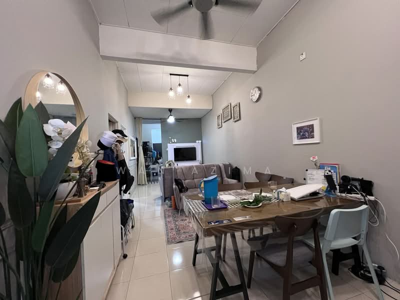 Rumah Teres 1 Tingkat untuk Dijual di Telok Panglima Garang (Selangor) - Wan Azima - Living Room - PropertyGuru.com.my