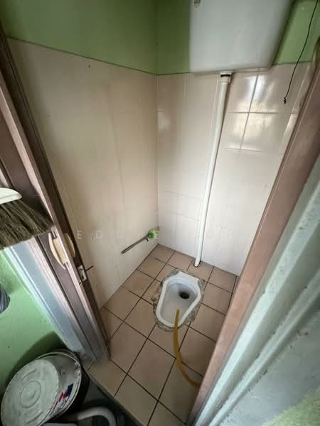 Flat for Sale at Pandan Ria (Block C) - Eddie Loh - Bathroom - PropertyGuru.com.my