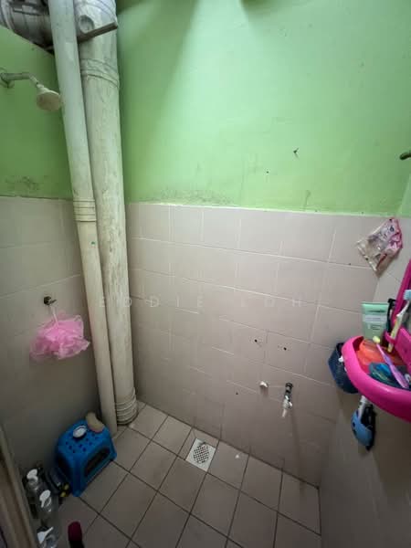 Flat for Sale at Pandan Ria (Block C) - Eddie Loh - Bathroom - PropertyGuru.com.my