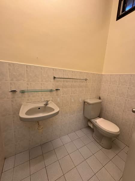 Rumah Teres 1.5 Tingkat untuk Dijual di Taman Pelangi Indah (Ulu Tiram) - Sze Lee - Bathroom - PropertyGuru.com.my