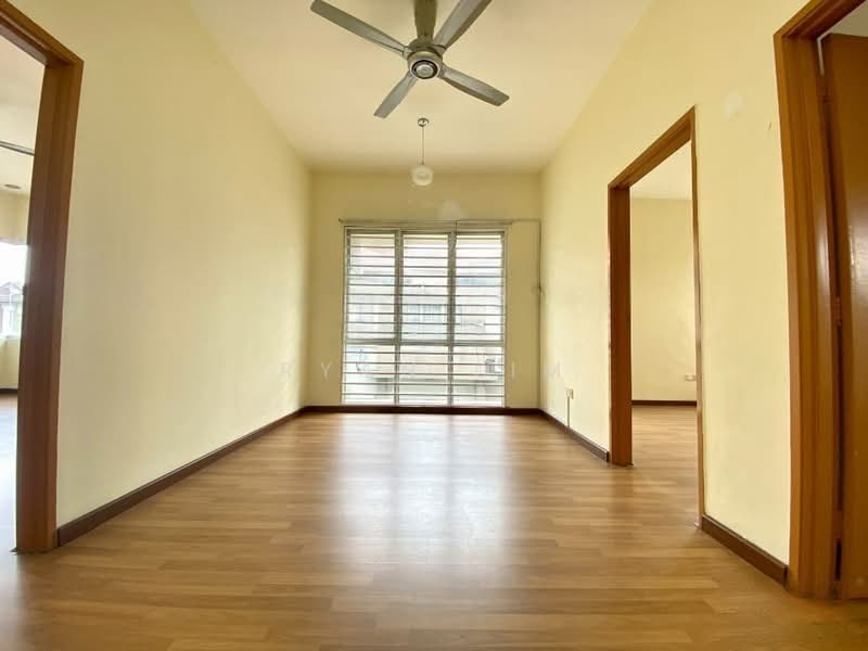 Rumah Kluster untuk Dijual di Rawang (Selangor) - Ryan Lim - Living Room - PropertyGuru.com.my