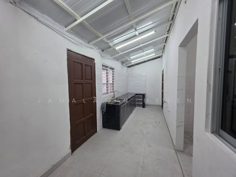 2-storey Terraced House for Rent in Taman Kajang Mulia (Kajang) - Jamalatin Mesen - Kitchen - PropertyGuru.com.my