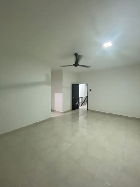 2-storey Terraced House for Rent in Dengkil (Selangor) - Elisa . - Master bedroom - PropertyGuru.com.my