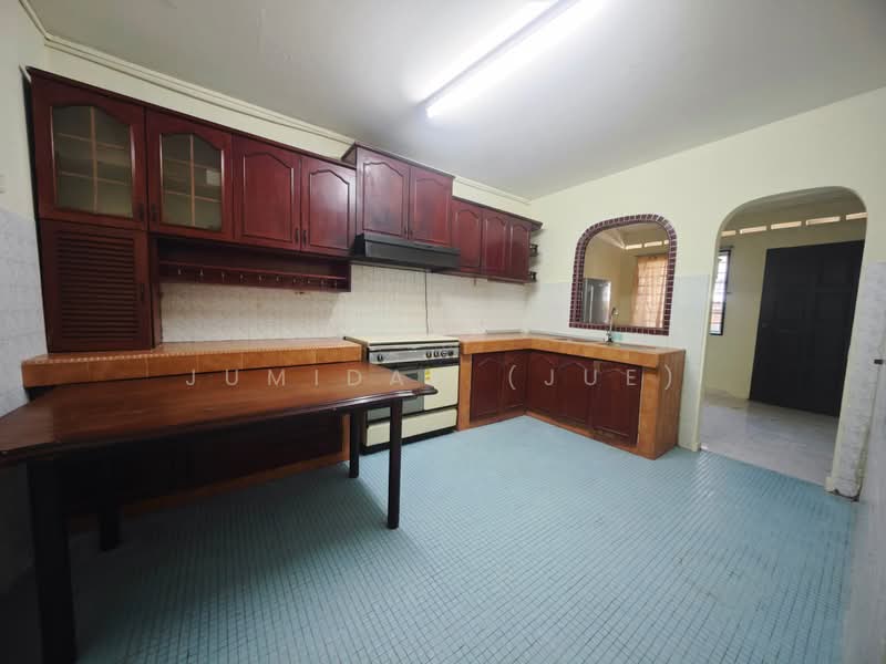 Rumah Teres 2 Tingkat untuk Disewa di Seksyen 3 (Bangi) - JUMIDAH (JUE) - Kitchen - PropertyGuru.com.my