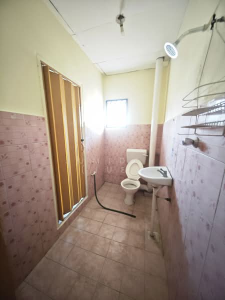 Rumah Teres 2 Tingkat untuk Disewa di Seksyen 3 (Bangi) - JUMIDAH (JUE) - Bathroom - PropertyGuru.com.my