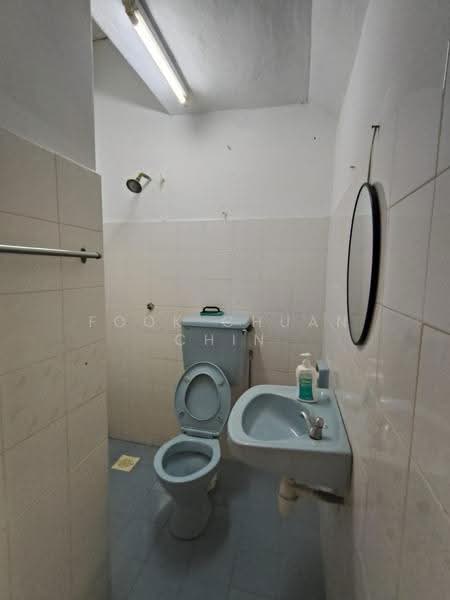 Rumah Teres 2-Tingkat untuk Dijual di Usj 13 (Subang Jaya) - Fook Chuan Chin - Bathroom - PropertyGuru.com.my