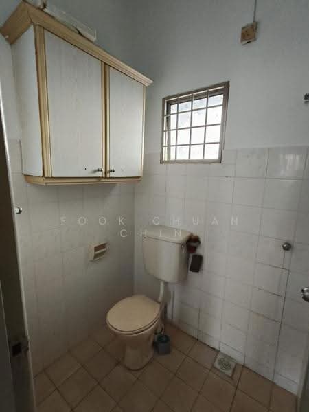 Rumah Teres 2-Tingkat untuk Dijual di Usj 13 (Subang Jaya) - Fook Chuan Chin - Bathroom - PropertyGuru.com.my