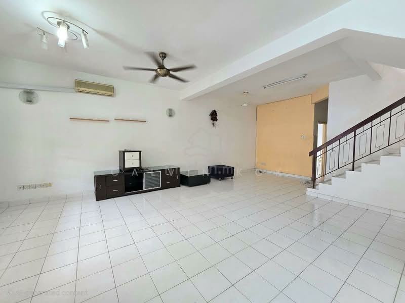 2-storey Terraced House for Sale in Taman Pelangi Semenyih (Semenyih) - Calvin Kok - Living Room - PropertyGuru.com.my