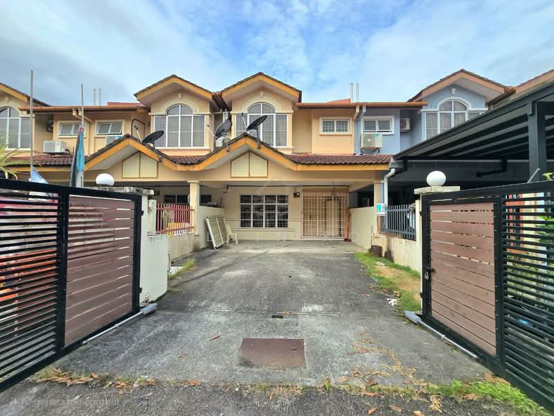 2-storey Terraced House for Sale in Taman Pelangi Semenyih (Semenyih) - Calvin Kok - Exterior - PropertyGuru.com.my