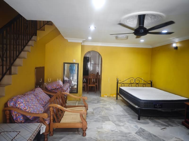 2-storey Terraced House for Rent in Bandar Bukit Mahkota (Bangi) - JUMIDAH (JUE) - Living Room - PropertyGuru.com.my