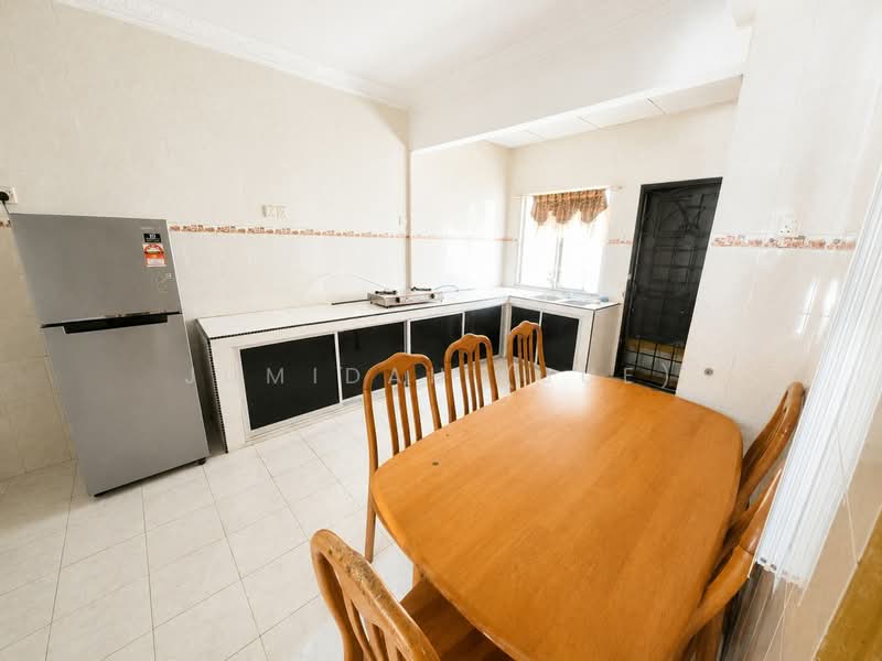 2-storey Terraced House for Rent in Bandar Bukit Mahkota (Bangi) - JUMIDAH (JUE) - Kitchen - PropertyGuru.com.my
