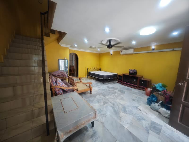 2-storey Terraced House for Rent in Bandar Bukit Mahkota (Bangi) - JUMIDAH (JUE) - Living Room - PropertyGuru.com.my