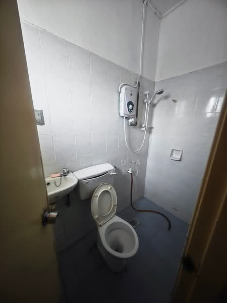 2-storey Terraced House for Rent in Bandar Bukit Mahkota (Bangi) - JUMIDAH (JUE) - Bathroom - PropertyGuru.com.my