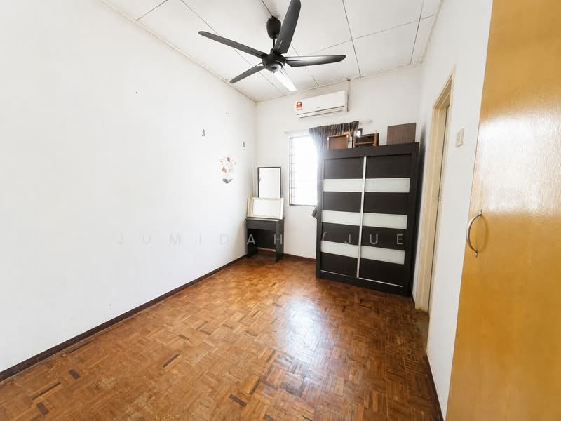 2-storey Terraced House for Rent in Bandar Bukit Mahkota (Bangi) - JUMIDAH (JUE) - Bedroom - PropertyGuru.com.my