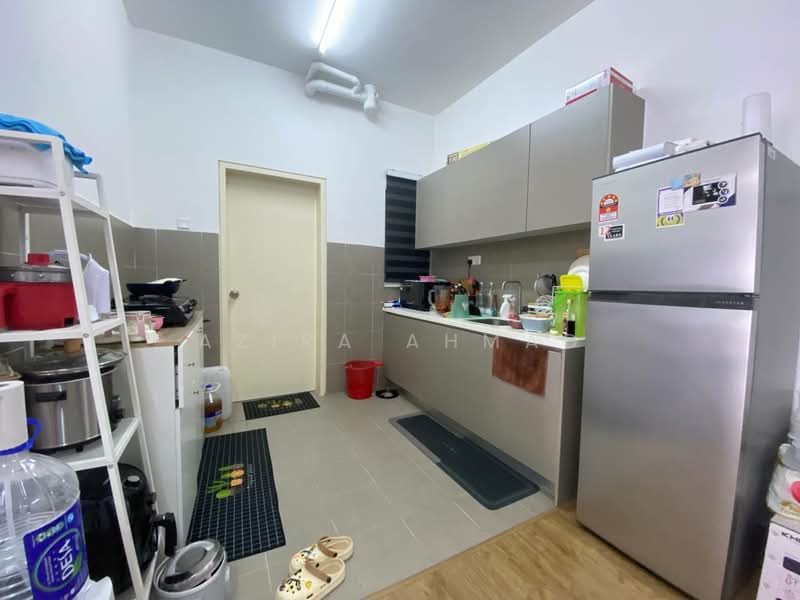 Kondominium untuk Dijual di Lakefront Homes - Azira Ahmad - Kitchen - PropertyGuru.com.my