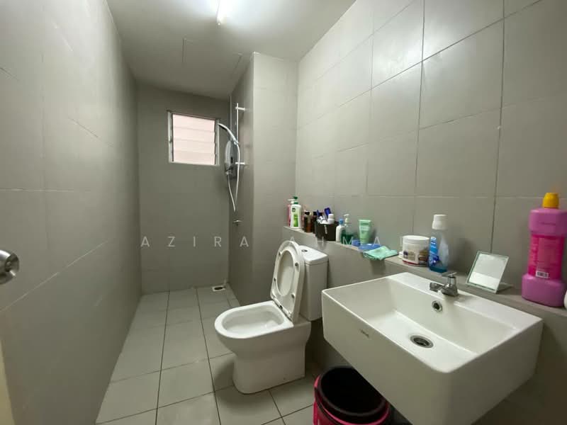 Kondominium untuk Dijual di Lakefront Homes - Azira Ahmad - Bathroom - PropertyGuru.com.my
