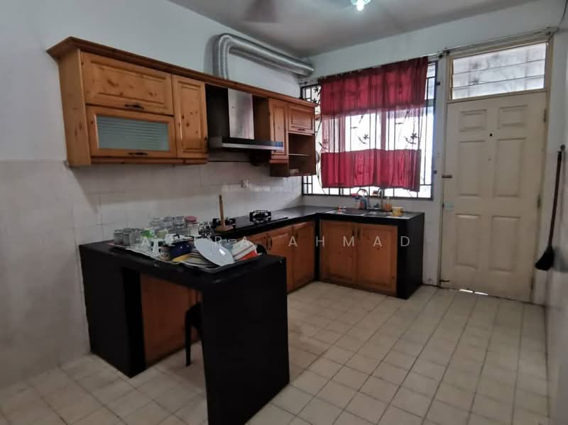 2-storey Terraced House for Sale in Bandar Baru Salak Tinggi (Sepang) - Azira Ahmad - Kitchen - PropertyGuru.com.my