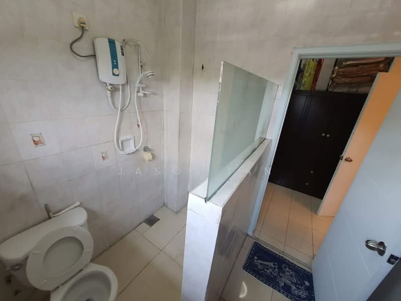 Rumah Teres 2 Tingkat untuk Dijual di Taman Prima Tropika (Seri Kembangan) - Jason Tan - Bathroom - PropertyGuru.com.my