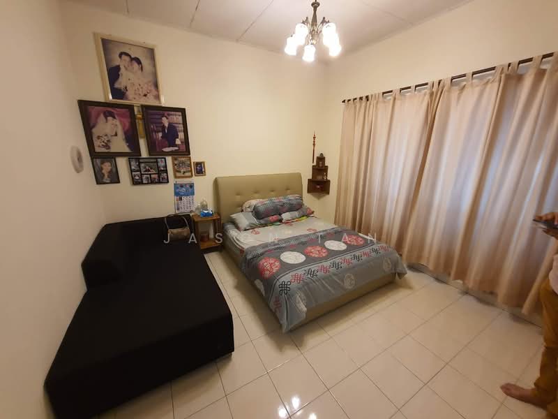 Rumah Teres 2 Tingkat untuk Dijual di Taman Prima Tropika (Seri Kembangan) - Jason Tan - Bedroom - PropertyGuru.com.my
