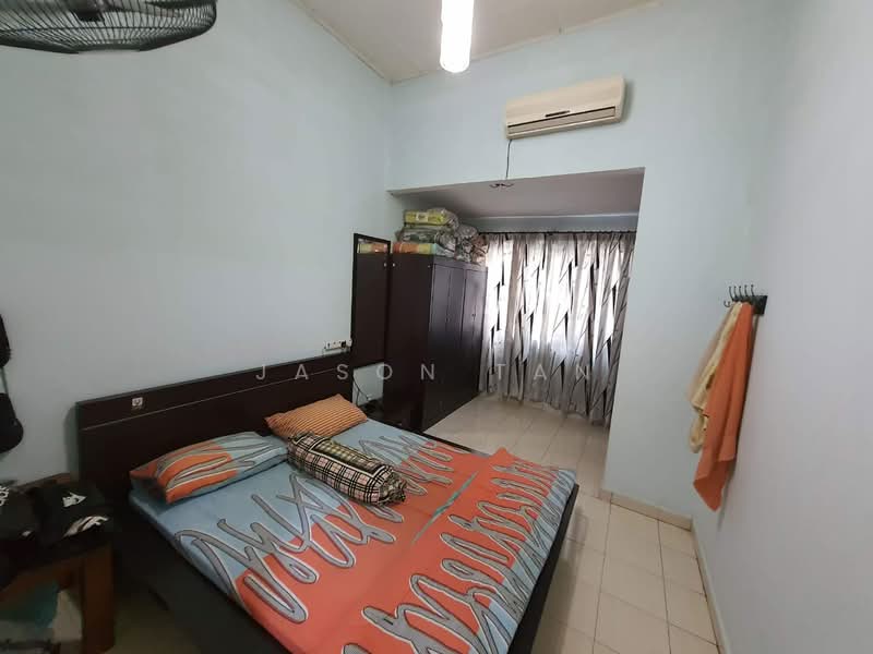 Rumah Teres 2 Tingkat untuk Dijual di Taman Prima Tropika (Seri Kembangan) - Jason Tan - Bedroom - PropertyGuru.com.my
