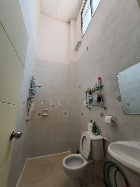 Rumah Teres 2 Tingkat untuk Dijual di Taman Prima Tropika (Seri Kembangan) - Jason Tan - Bathroom - PropertyGuru.com.my
