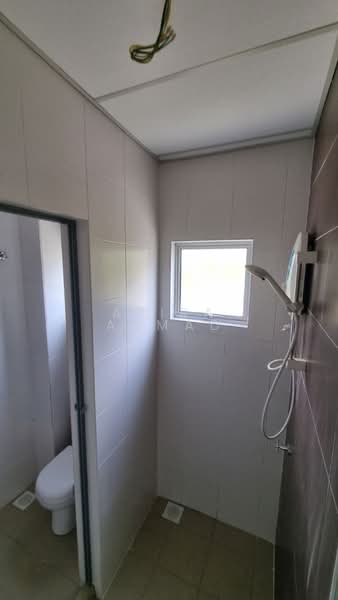 Rumah Teres 2.5 Tingkat untuk Dijual di Sungai Merab (Dengkil) - Azira Ahmad - Bathroom - PropertyGuru.com.my