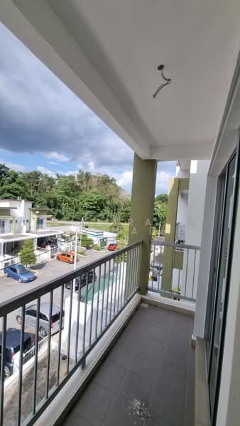 Rumah Teres 2.5 Tingkat untuk Dijual di Sungai Merab (Dengkil) - Azira Ahmad - Balcony - PropertyGuru.com.my