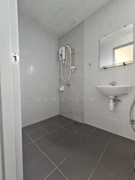 Condominium for Rent at The Edge Residence - Klay Lim - Bathroom - PropertyGuru.com.my