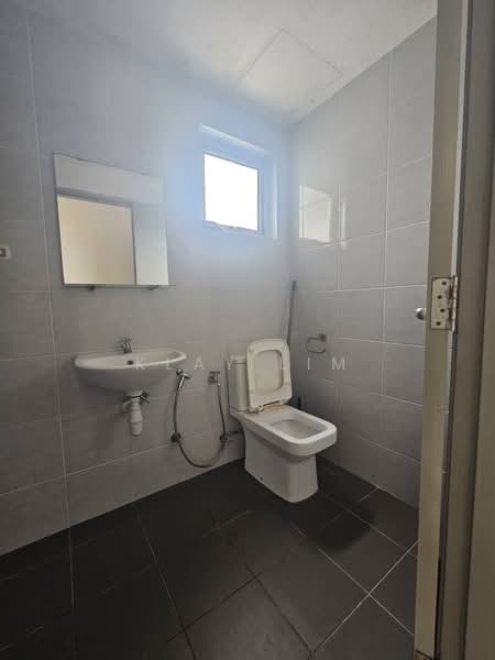 Condominium for Rent at The Edge Residence - Klay Lim - Bathroom - PropertyGuru.com.my