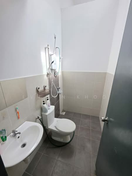 2-storey Terraced House for Sale in Taman Scientex Rawang (Rawang) - Evelyn Khoo - Bathroom - PropertyGuru.com.my